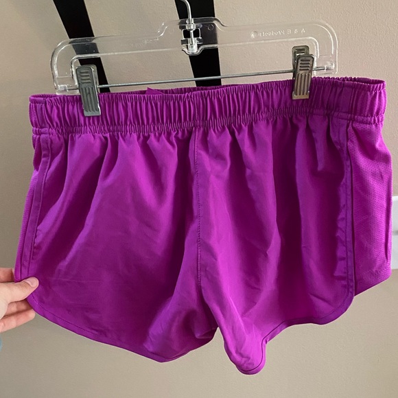 NWOT Nike Dri Fit Tempo Race Running Shorts Magenta - Picture 3 of 6